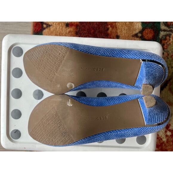 BCBG Generation Blue Leather Pumps Sz 8 /38 Kitten heel Almond shape Carrier - Picture 5 of 10